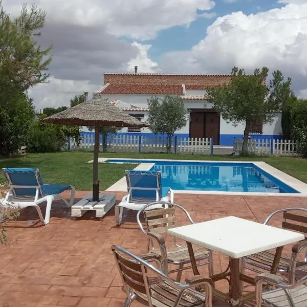 Casa Rural con jacuzzi y pista de padel - Casa de Pacas, hotel em Bolaños de Calatrava