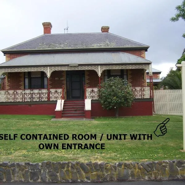 RJ's Bed & Breakfast, hotel di Dunolly