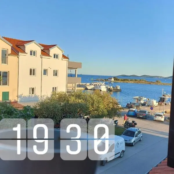 Kuća u centru, hotel v Pakoštane