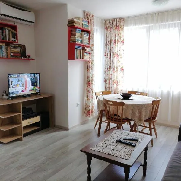 White home-apartament, hotelli Burgasissa