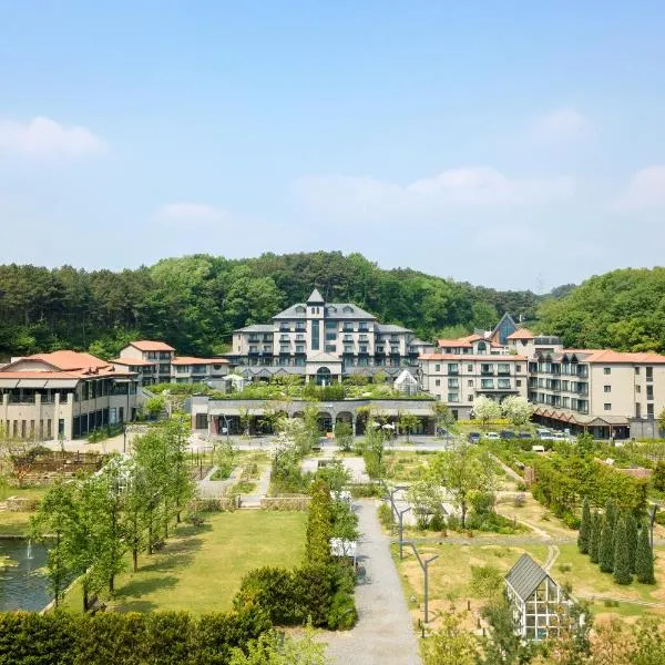 Eden Paradise Hotel, hotell i Icheon