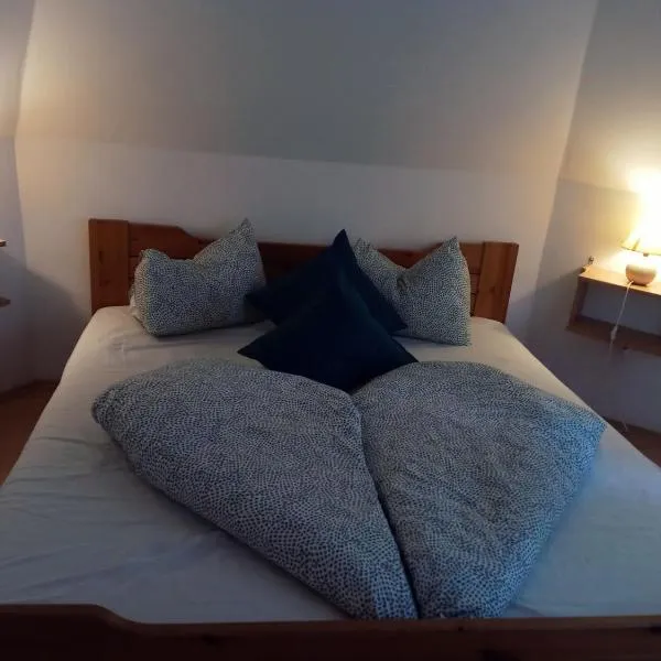 Elo Apartman, hotel v destinaci Csokonyavisonta
