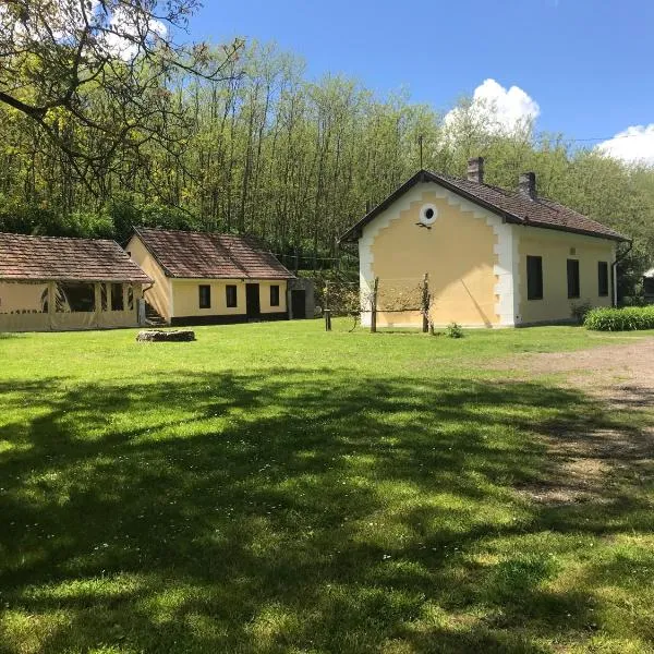 Erdei Pihenőház Terecseny, hotel in Szentlászló