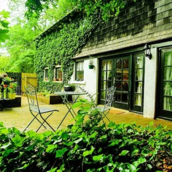 Charming Victorian Coach House, hotel in Jordanstown