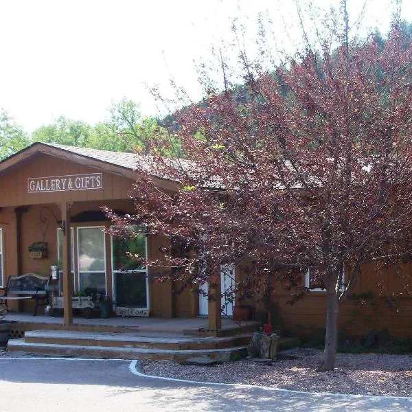 River Falls Lodging -Black Hills, South Dakota, ξενοδοχείο σε Χοτ Σπρινγκς