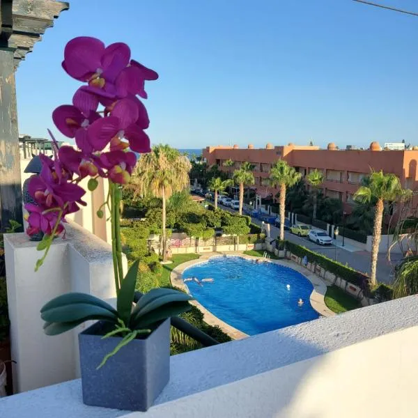 Ático dúplex con piscina privada y vistas al mar en Paraíso de Vera!, hotel en Vera