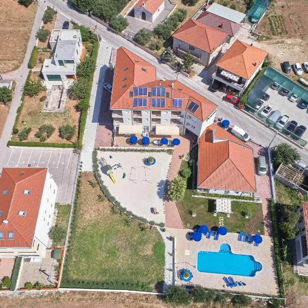 Porto Samaria holiday resort، فندق في Prapatnica