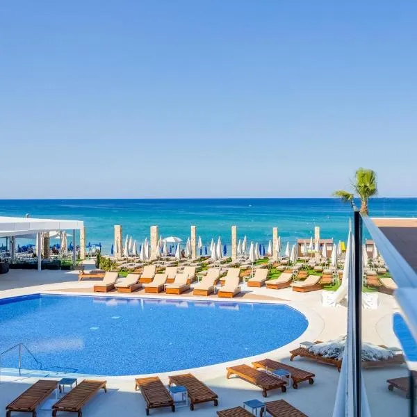 Flamingo Paradise Beach Hotel - Adults Only، فندق في بروتاراس