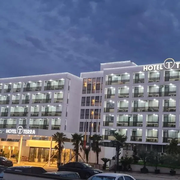 Hotel Terra, khách sạn ở Douăzeci şi Trei August