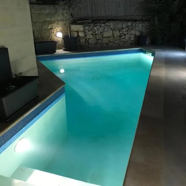 The Cloisters Bed And Breakfast, khách sạn ở Xagħra