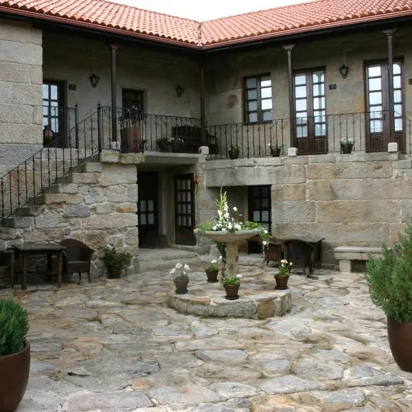 Casa Rousia, hotel in Baltar