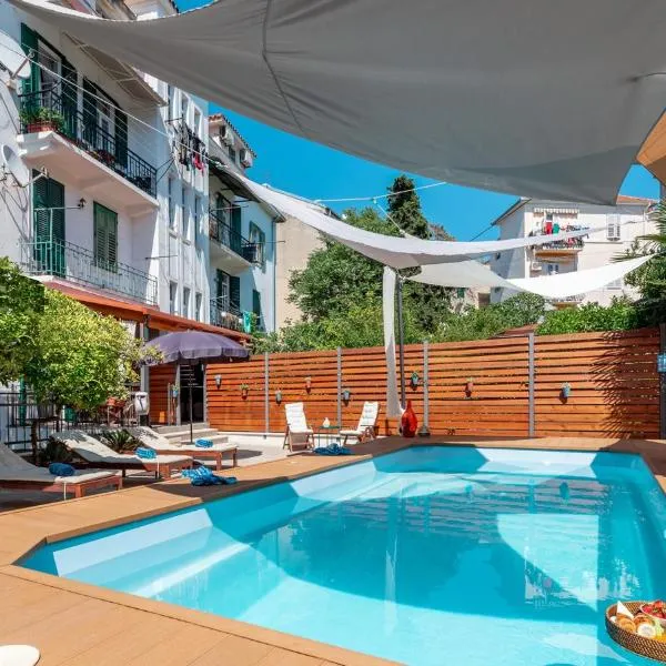 Evala luxury rooms with pool and garden, hotel en Split