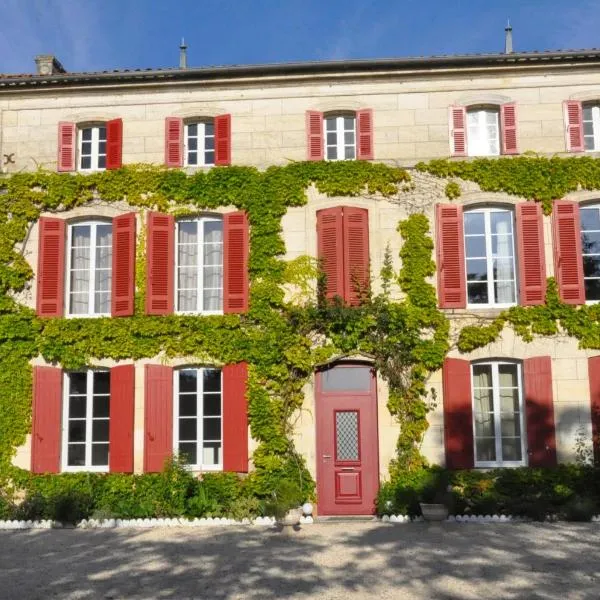 chambre spacieuse dans maison bourgeoise, hotell i Courpignac