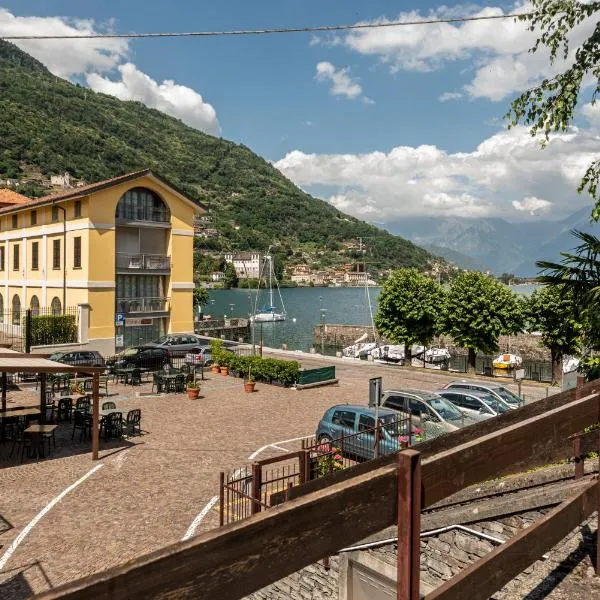 Terraced house on the lakeside of Gravedona - Larihome A04, hotel di Gravedona