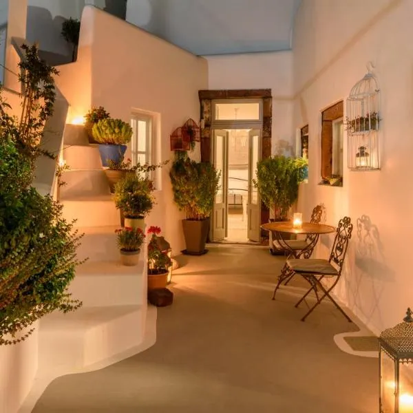 Betty's Home Santorini, hotel in Karterados