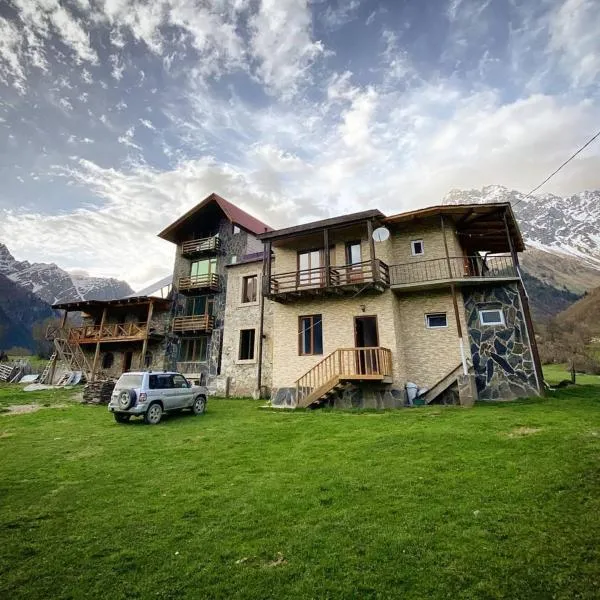 Peak Mazeri Guest House, hotelli kohteessa Mazeri