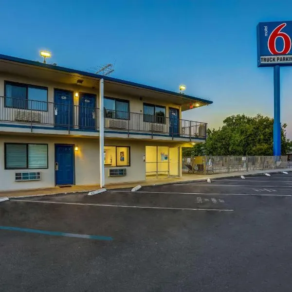 Motel 6-Red Bluff, CA, hotel in Red Bluff