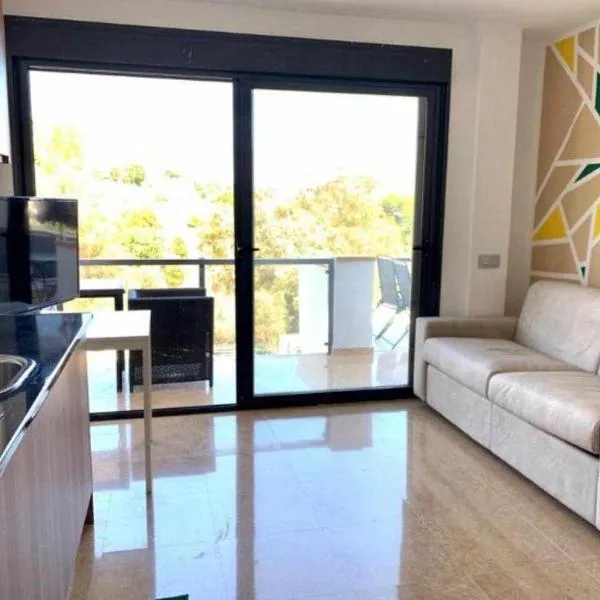 Apartamento 2 en chalet con vista abierta al mar, hotel in Málaga