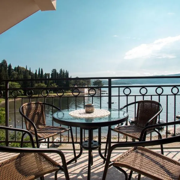 Apartments LungoMare, khách sạn ở Tivat
