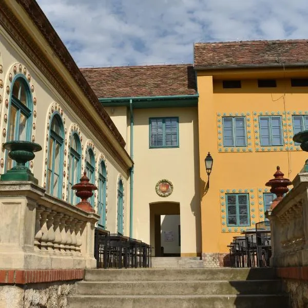 Zsolnay Negyed Vendégháza, hotel v destinaci Pécs