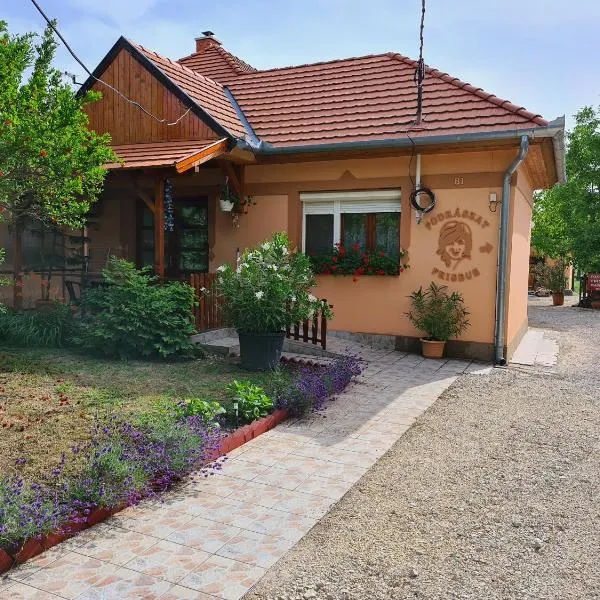 Kriszta apartman, hotel v destinácii Balatongyörök