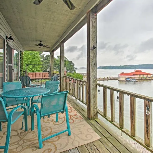 Lake-View Balcony Hot Springs Penthouse!, hotel in Hot Springs