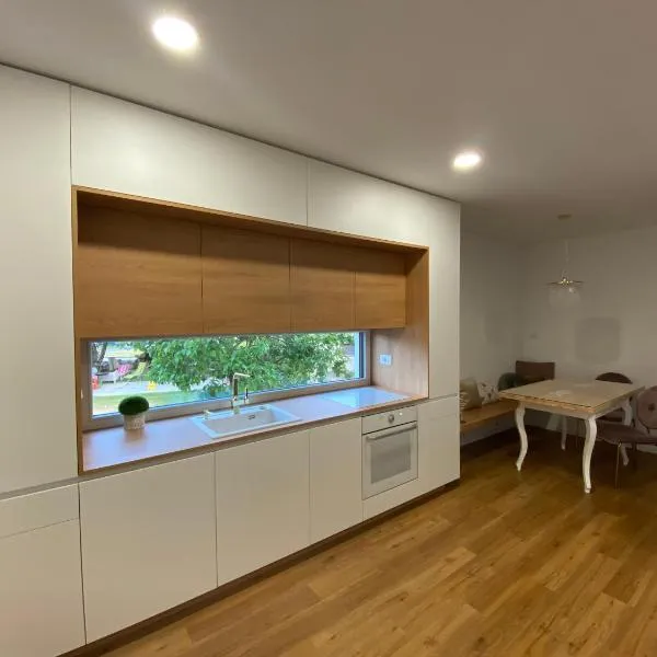 Apartma pri nani, hotelli kohteessa Kobarid