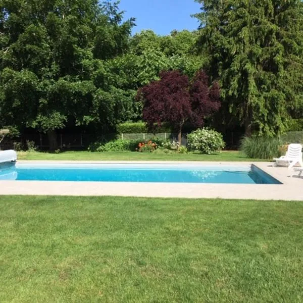 LES PORTES DE BOURGOGNE, hotel in Villeneuve-la-Guyard