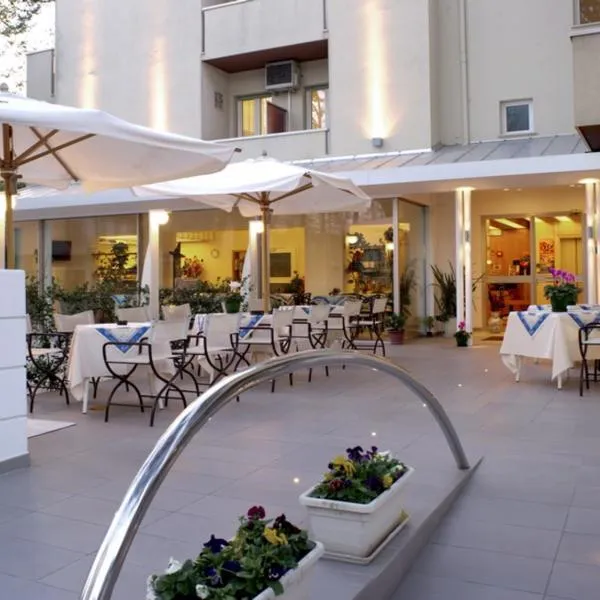 Hotel Nives, hotell i Riccione