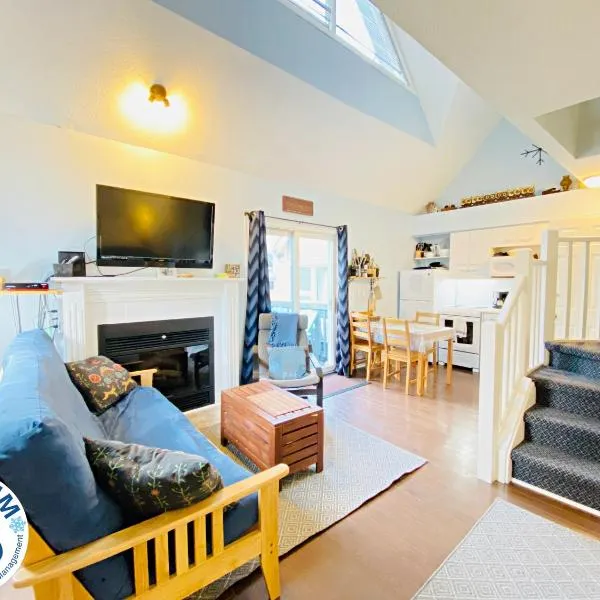 Cozy Studio Loft with 2 Baths Next to Slopes, hotel di Blue Mountains