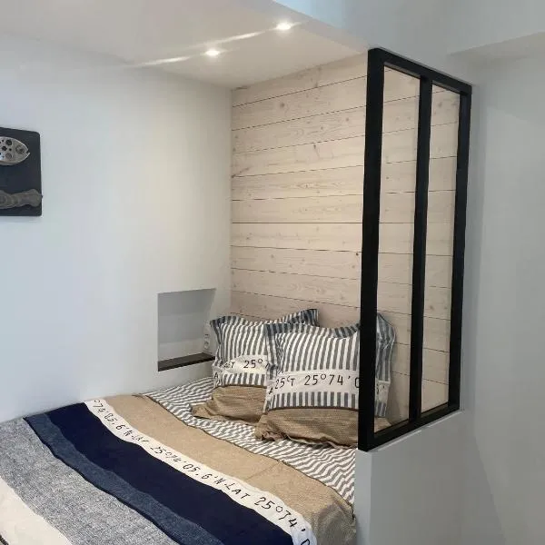 Le Petit Navire, hotel v destinaci La Flotte