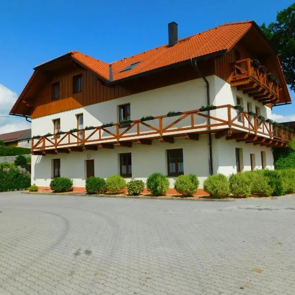 Apartmány U Srdce Vltavy, hotel v destinaci Horní Planá