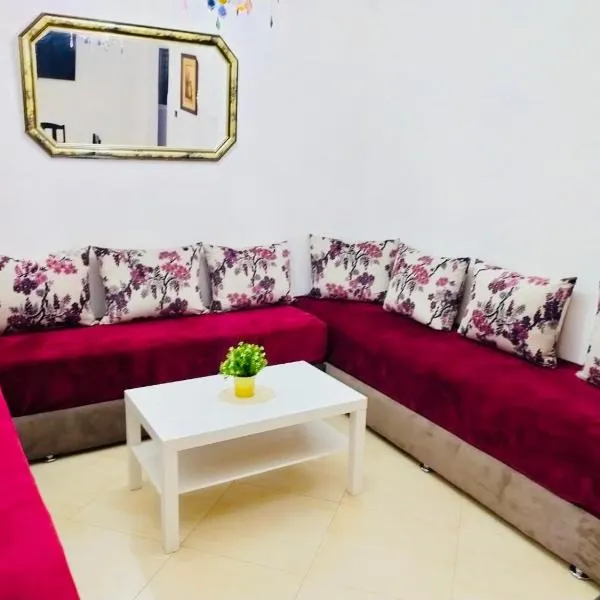 Appartement Charmant, khách sạn ở Rcham