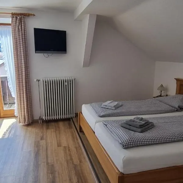 Gasthof zum Rassen, hotel v destinaci Garmisch-Partenkirchen