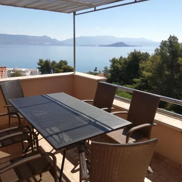 Apartments Panorama with Seasonal Pool, hotell i Slatine