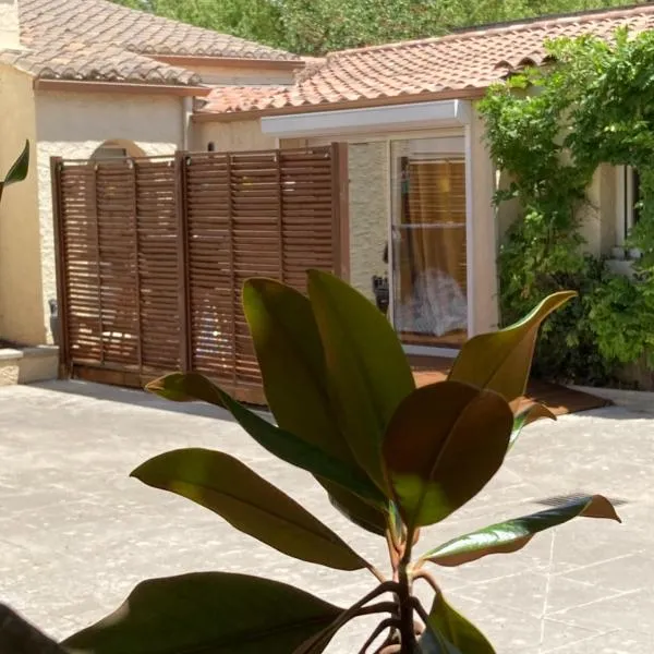 le Garden Cocoon, hotel in Istres