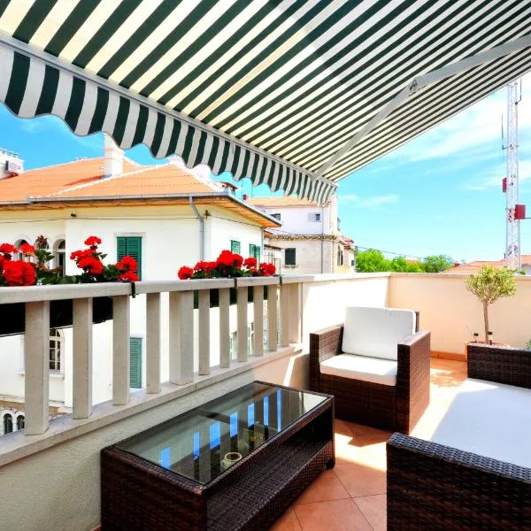 Apartment SAKAL, hotel in Split