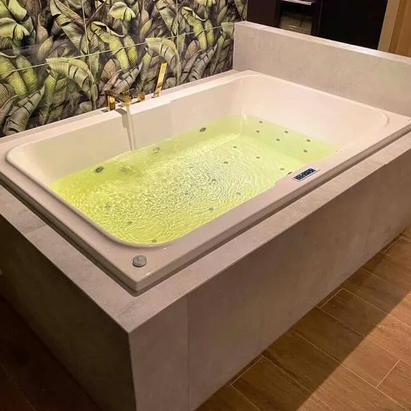 Hawaii Beach Lounge, Loft z Jacuzzi i Tarasem - Słoneczne Tarasy w Porta Mare, Dziwnowek, hotel in Dziwnówek