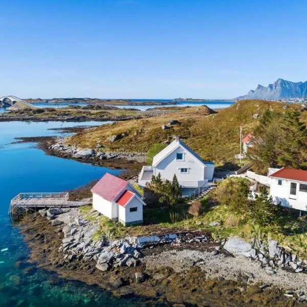 Panoramic seaview house by the sea, hotel i Ramberg