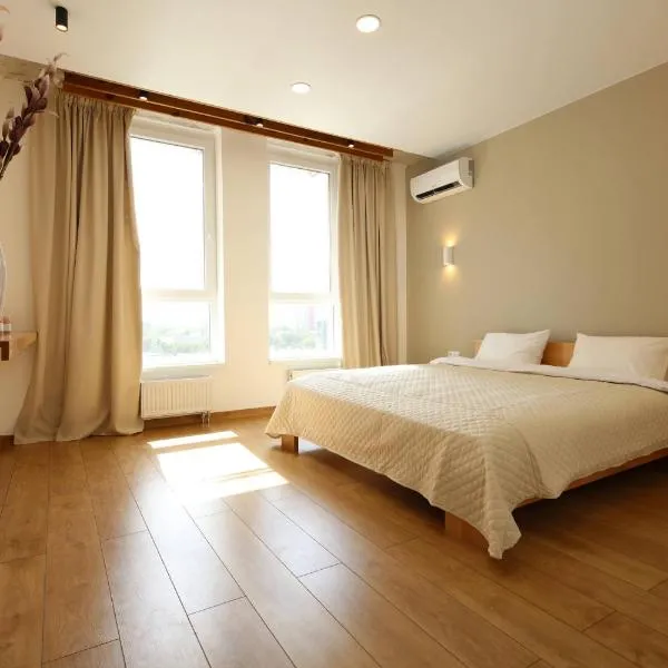 Nyvky Like Home - Nyvky Park - apt 45、キーウのホテル