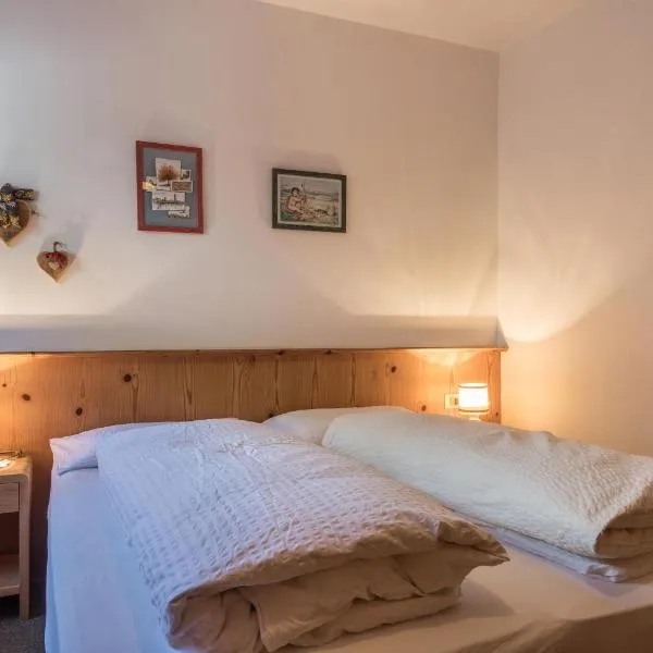 Casa Lorenz 2, hotel v destinaci Canazei