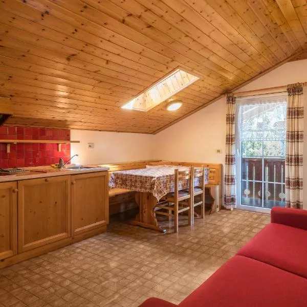 Casa Lorenz 4, hotel v destinaci Canazei