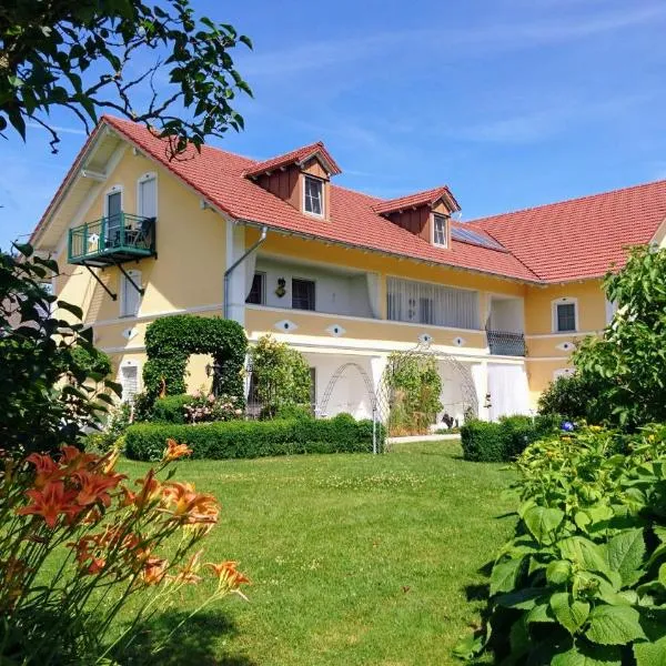 Ferienhof Fenzl, hotel en Pocking