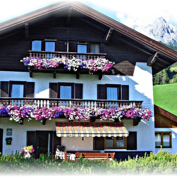 Haus Hartl, hotel di Saalfelden am Steinernen Meer