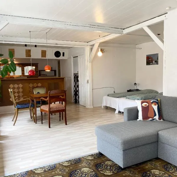 Studio Apartment in the heart of Højer, hotell i Emmerlev