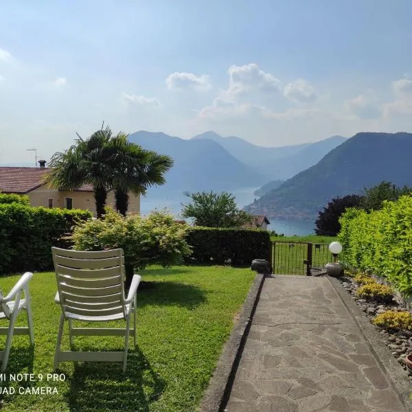 Sulzano Villa con Giardino Vista Lago Parking Free، فندق في سولتسانو