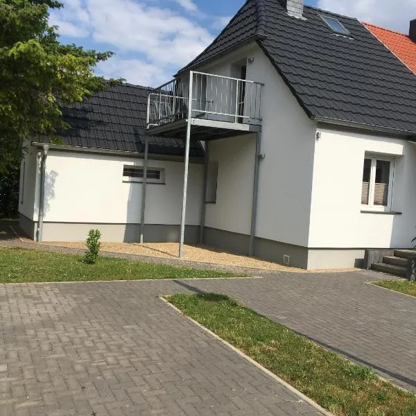 Ferienhaus am Geiseltalsee mit Sauna, hotel em Braunsbedra