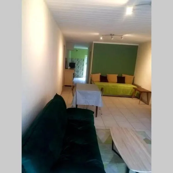 Petit gîte ou chambre d'hôtes 2/4 personnes, hotel a Buffières