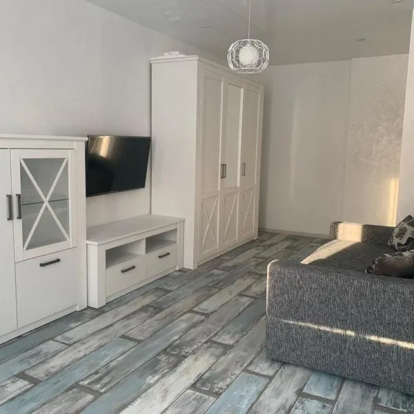 Квартира в новострое, hotel in Odesa