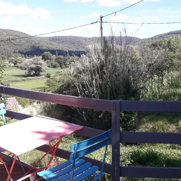 CHALETS Climatisés, hotel in Salernes